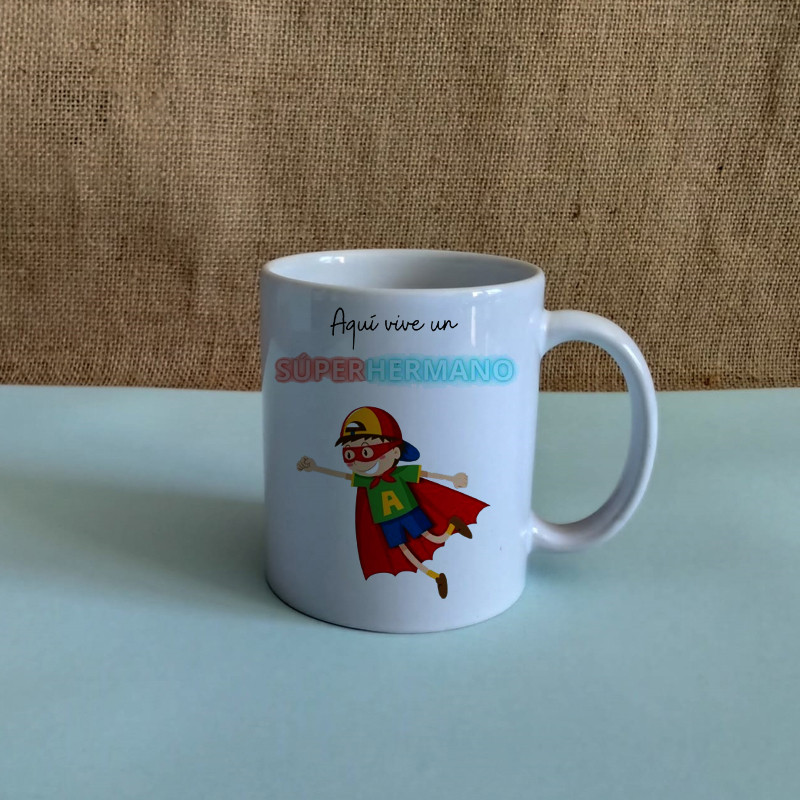 Taza  - Aquí vive un superhermano